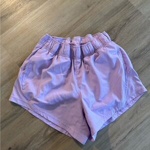 Athletic shorts with pockets